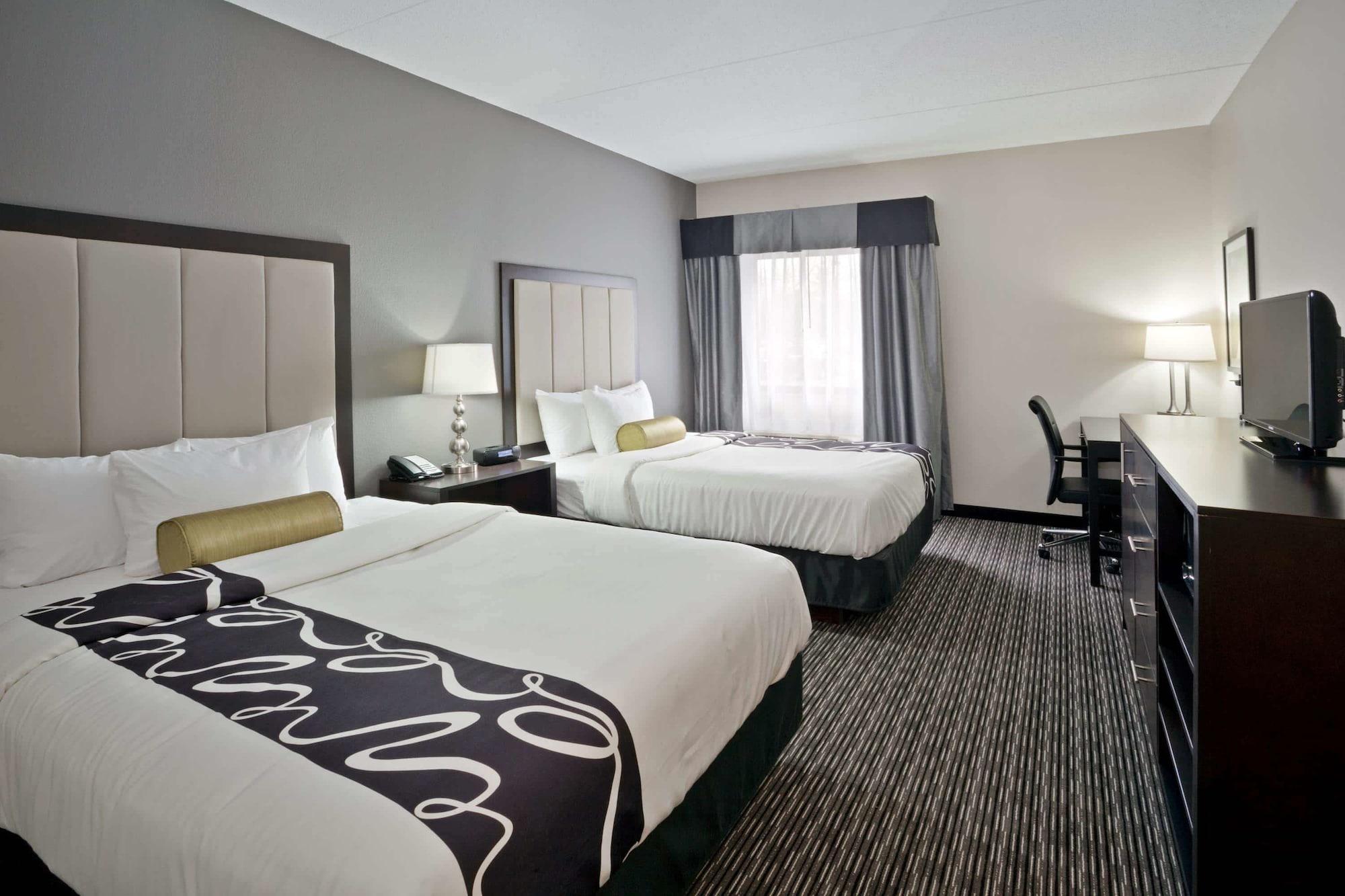 La Quinta Inn & Suites By Wyndham Detroit Metro Airport Romulus Exterior photo