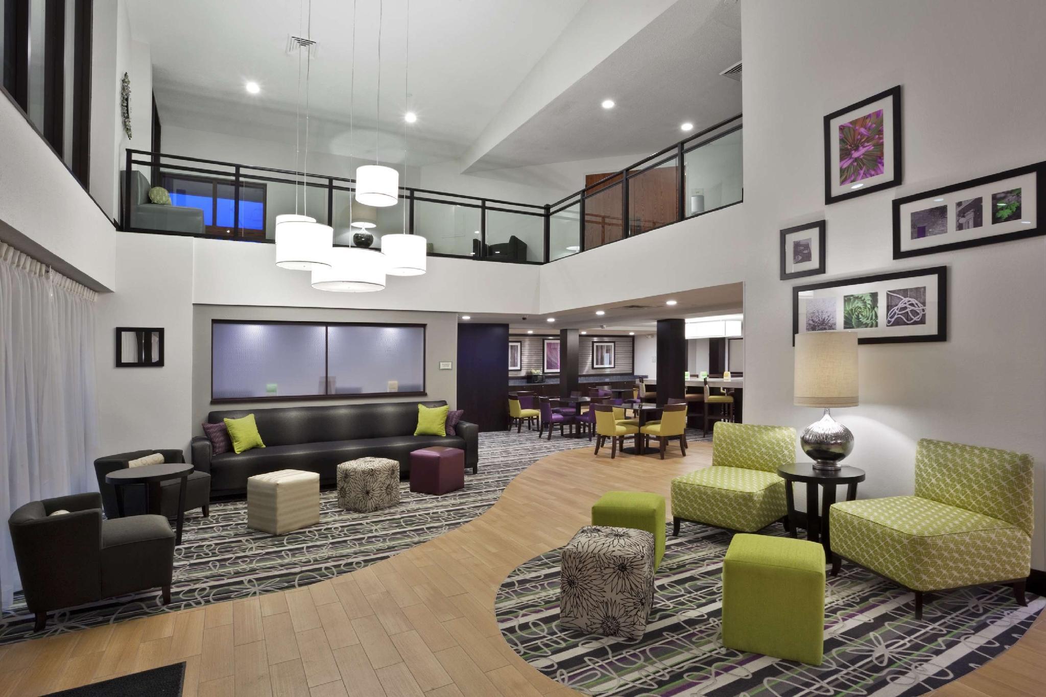 La Quinta Inn & Suites By Wyndham Detroit Metro Airport Romulus Exterior photo
