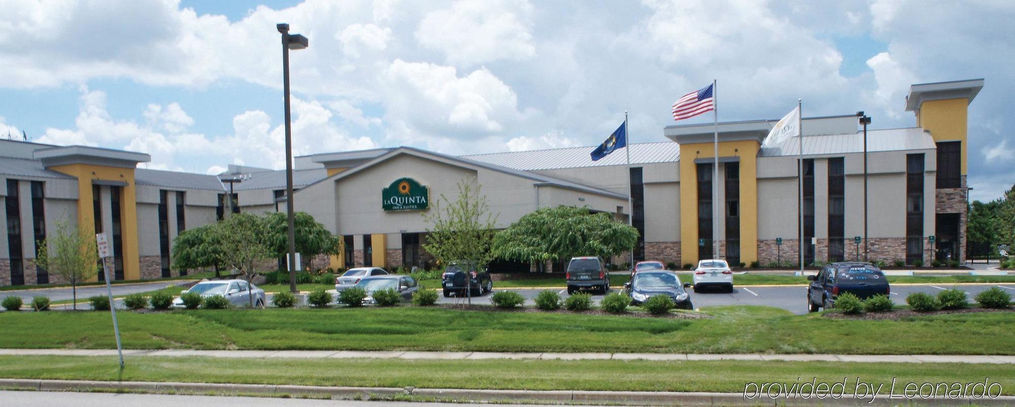 La Quinta Inn & Suites By Wyndham Detroit Metro Airport Romulus Exterior photo