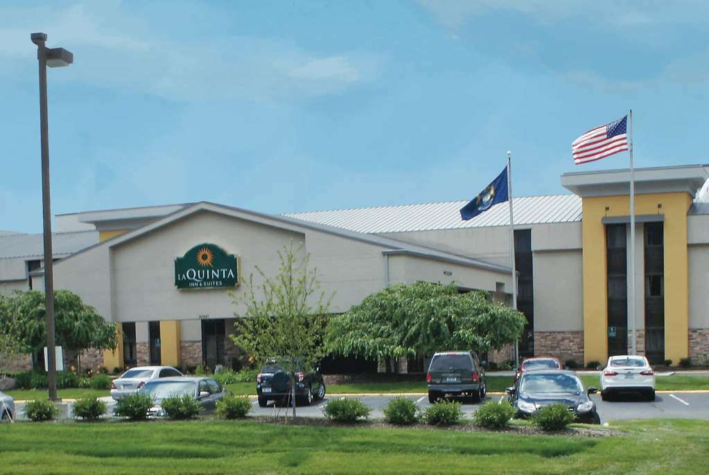 La Quinta Inn & Suites By Wyndham Detroit Metro Airport Romulus Exterior photo